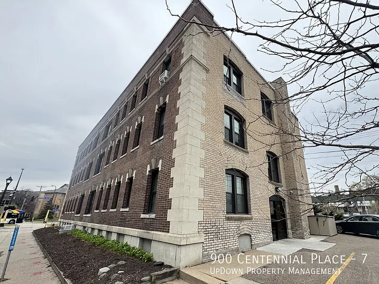 900 Centennial Pl #7 — Photo 2