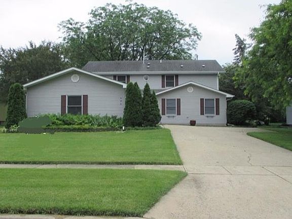 2nd image of 490 Lincolnshire Dr