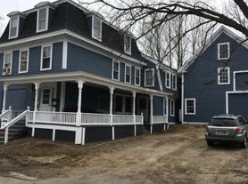 10 Summer St, Farmington, NH