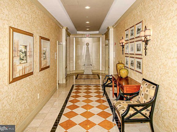 4th image of 502 W Broad St APT 216