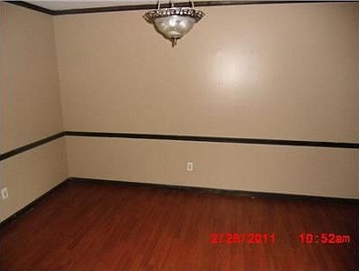 2nd image of 3021 Leesburg Trl