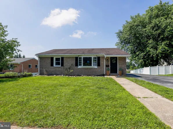 54 Reservoir Ave, Waynesboro, PA 17268
