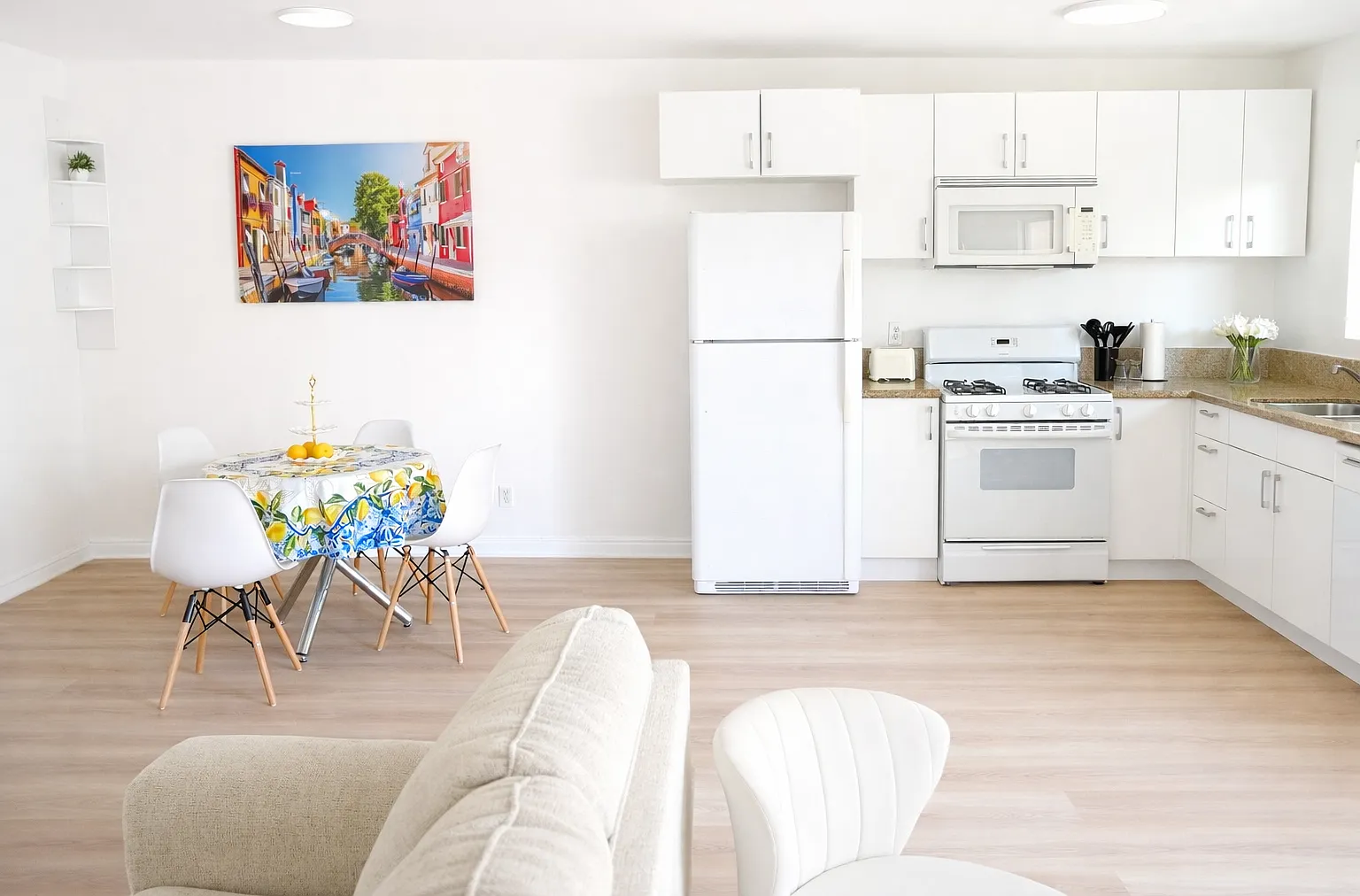2 bed, 1650 sqft, $3,800 — Photo 2