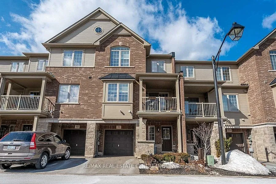 4 bed, $2,550 — Photo 1