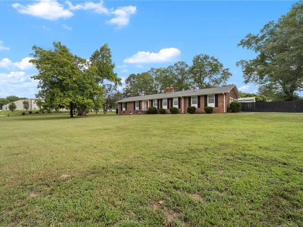 300 N Green St, Williamston, SC 29697