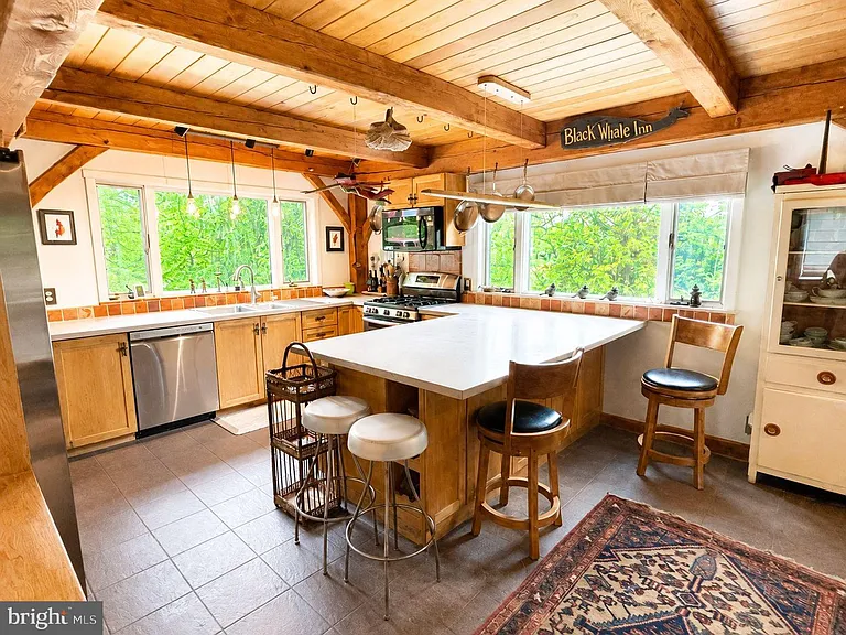 4 Cross Creek Ln — Photo 11
