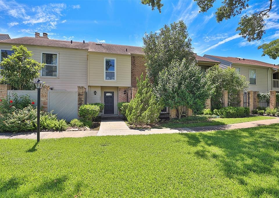 1st image of 800 Country Place Dr Unit 1204