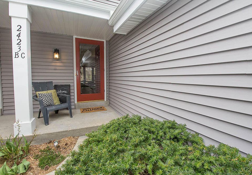 1st image of 2423 Willowood Dr