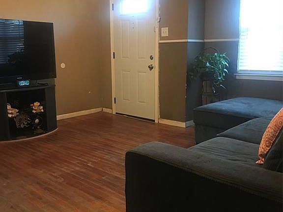 2nd image of 517 Walnut Dr