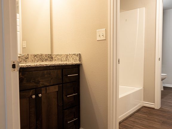 5th image of 207 W Eubank St #D