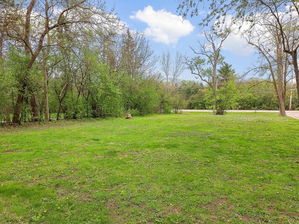23W536 Saint Charles Rd, Carol Stream, IL 60188