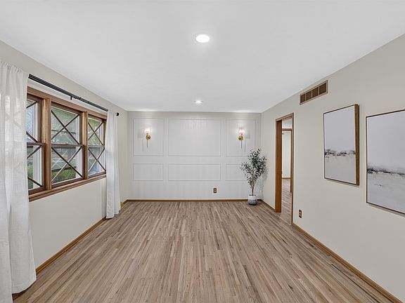 5th image of 2733 N Dellrose Ave