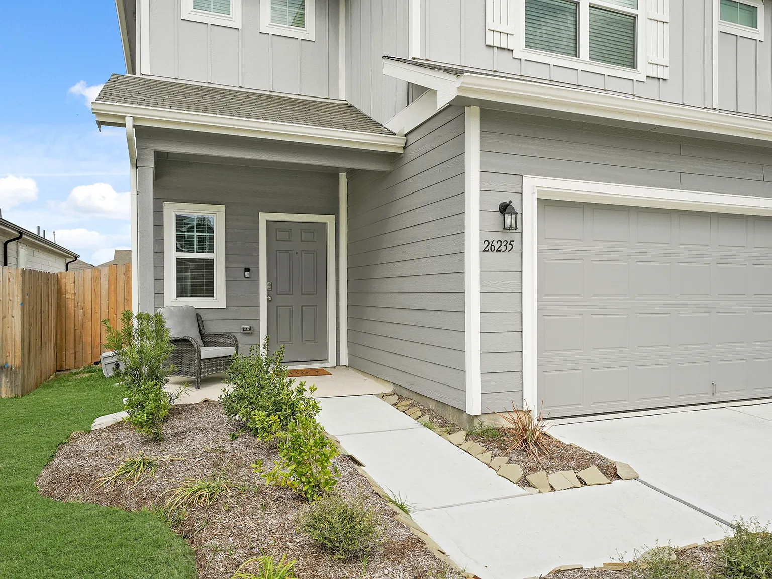 4 bed, 2041 sqft, $2,350 — Photo 3