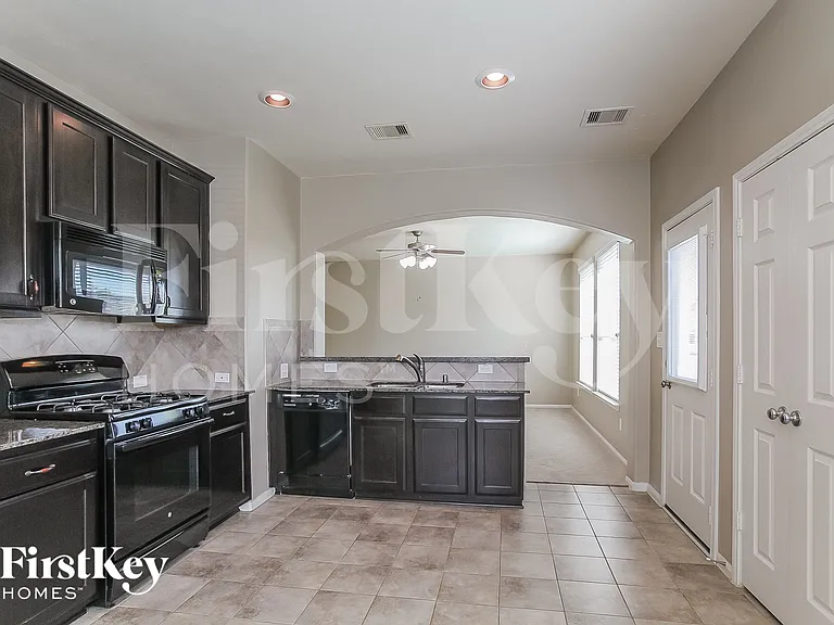 16318 River Wood Ct — Photo 7