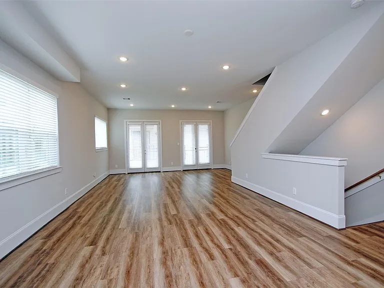 1270 N Post Oak Rd #A — Photo 25