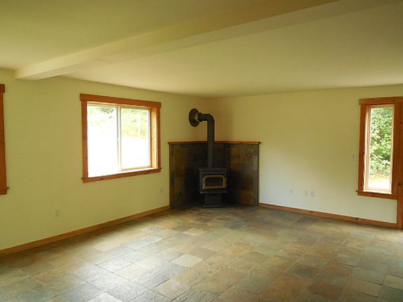 5th image of 168 Elma Dr N