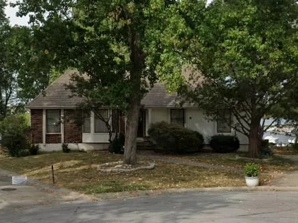 4397 SW Breezy Point Ln, Lees Summit, MO 64082