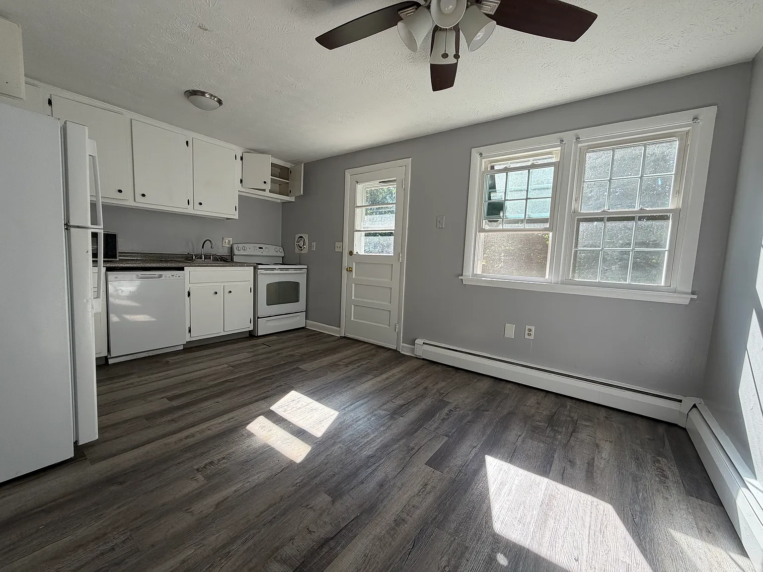 2 bed, 1.5 bath, 1200 sqft, $1,945 — Photo 4