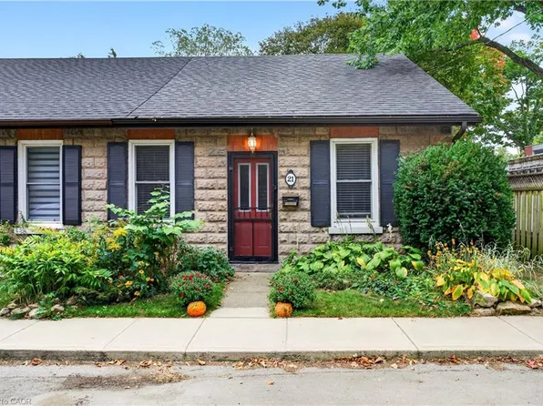 21 Brock St N, Hamilton, ON L9H 3A6