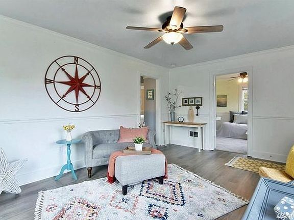 4th image of 214 Avenue F