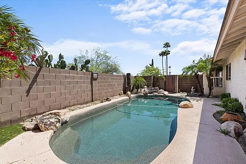 8678 E Roosevelt Cir Photo 1