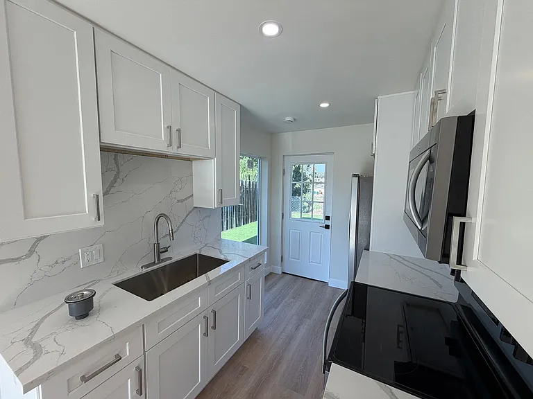 5165 Ewing St — Photo 6