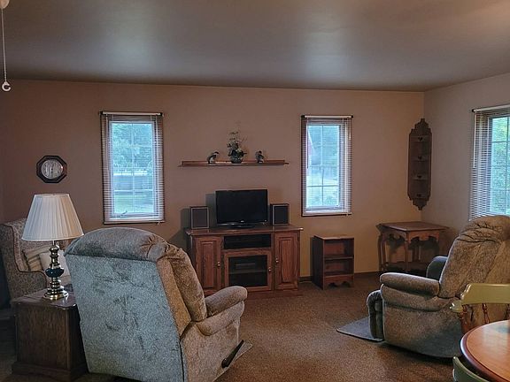 3rd image of 1528 Mackinaw Dr