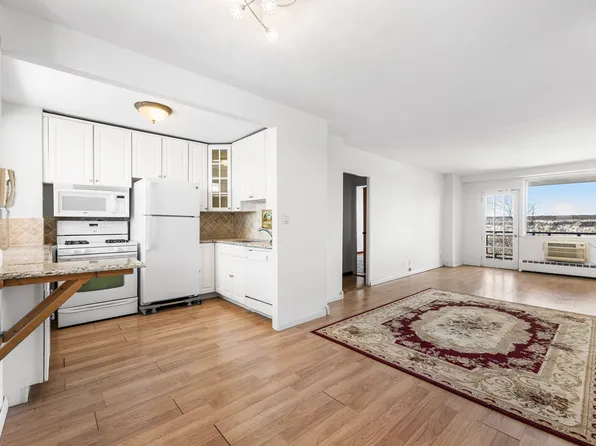 5800 Arlington Avenue image 1 of 20