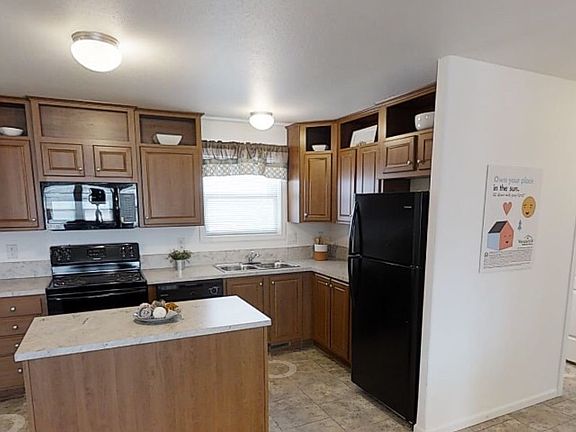 Kitchen with island & pantry