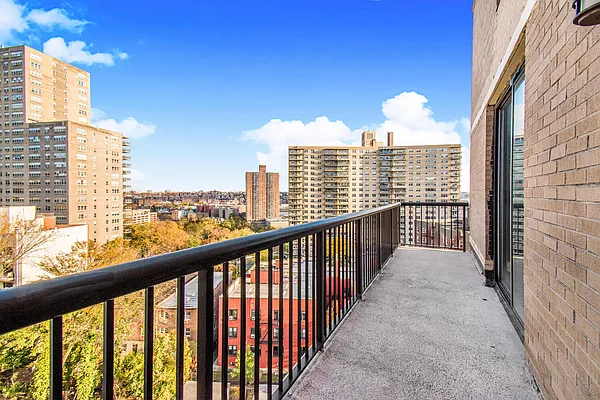 Sold by Re/Max In The City | media 14