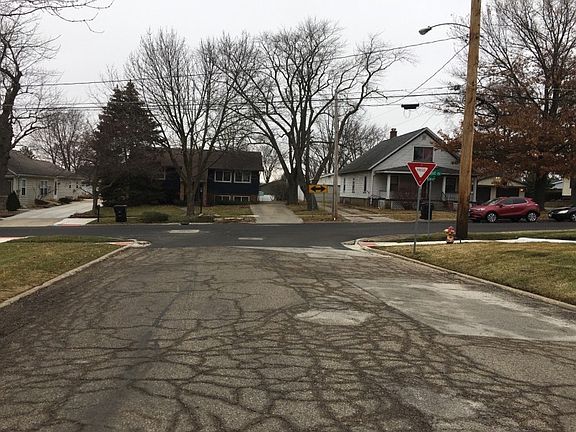 4th image of 1312 N Hinshaw Ave