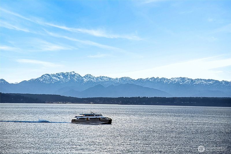 3rd image of 1374 Alki Avenue SW #400