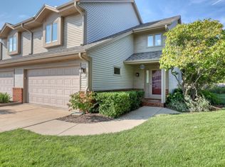 504 Frederick Ct, Oconomowoc, WI