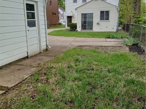 3609 Stoer Rd, Shaker Heights, OH 44122