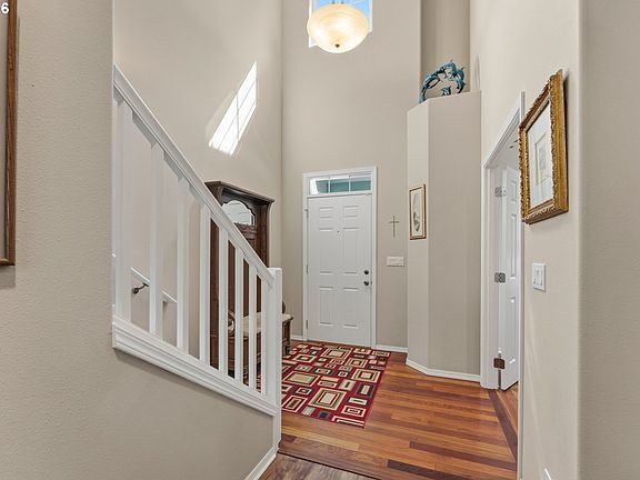 4th image of 3238 Larrabee St