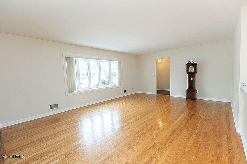 5th image of 22 Danielwood Drive