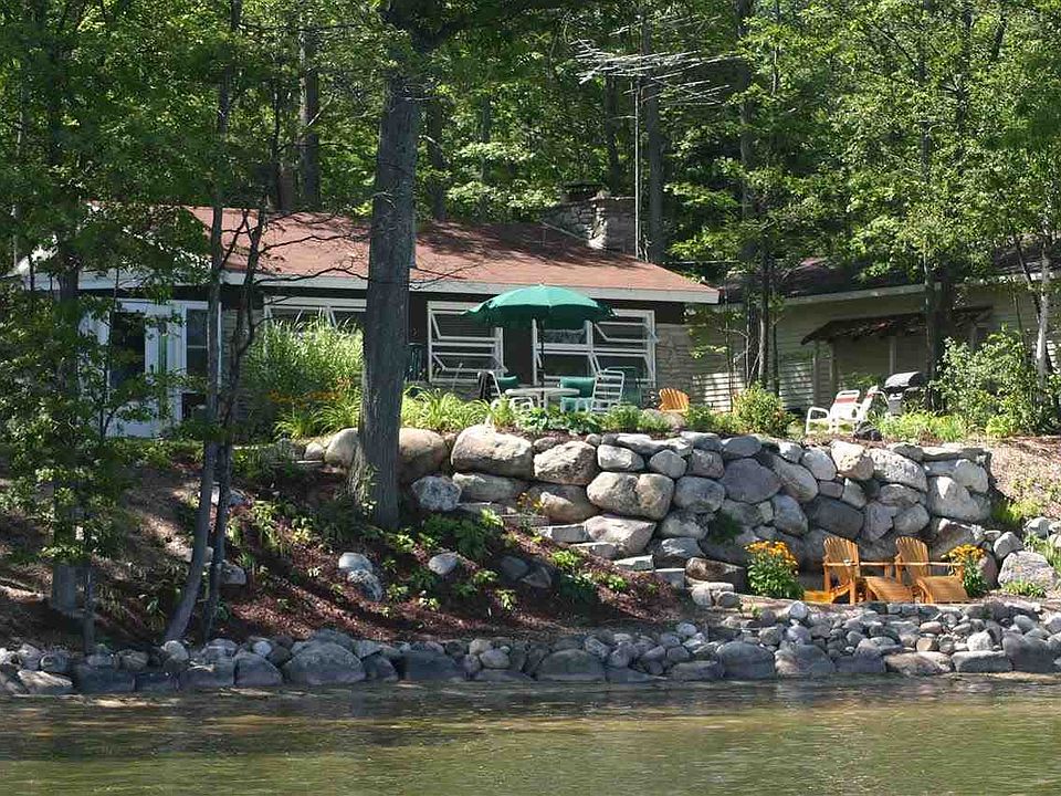 1st image of 4752 Sands Park Dr NE