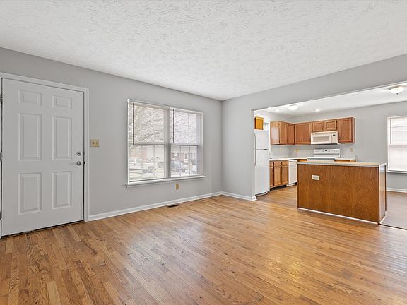 4th image of 529 Bell Place Dr