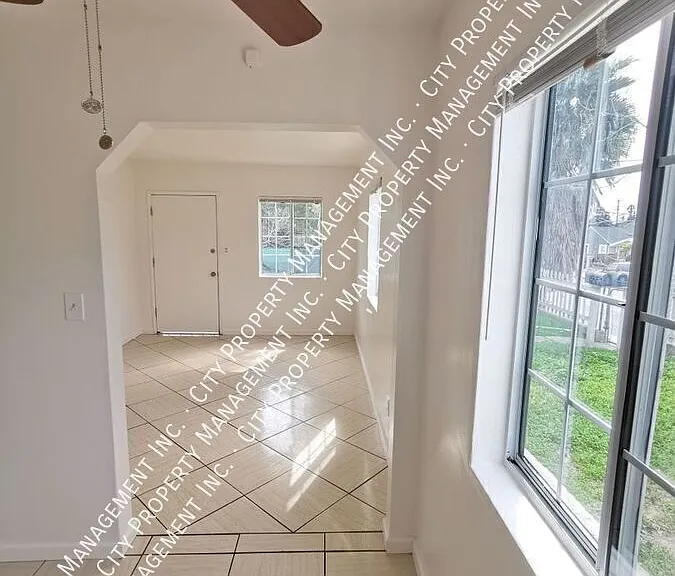 2029 Osborn St — Photo 4