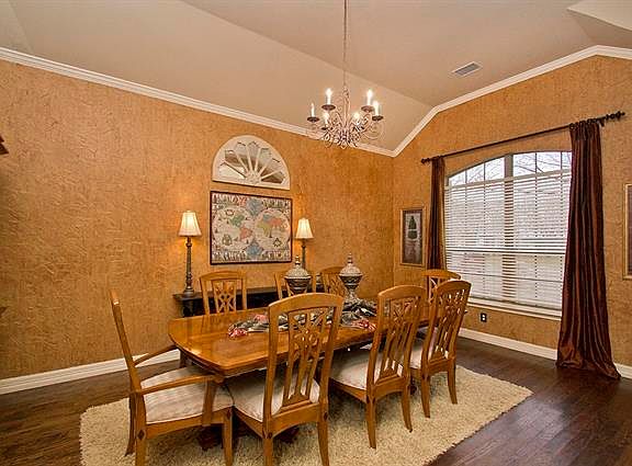 2nd image of 404 Saint Andrews Dr