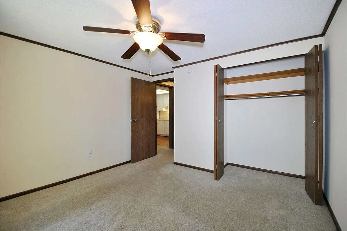 Surrey Park Apartments — Photo 4