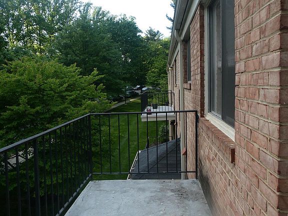 3rd image of 10613 Kenilworth Ave #K204