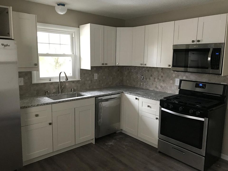 All new kitchen with stainless and granite!