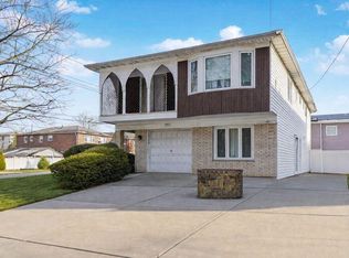 953 Forest Hill Rd, Staten Island, NY 10314