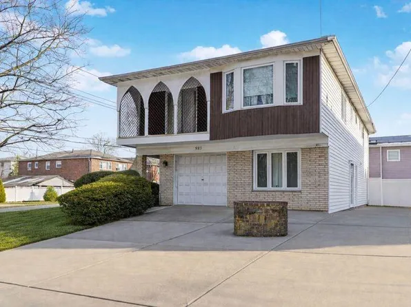 953 Forest Hill Rd, Staten Island, NY 10314
