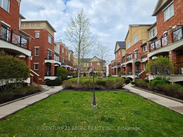 39 Hays Blvd #19, Oakville, ON L6H 0J1