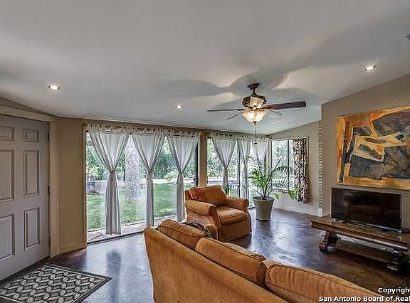 4th image of 127 Oakleaf Dr