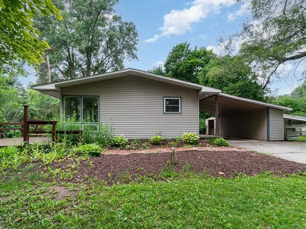3313 Kentwood Dr, Midland, MI 48642