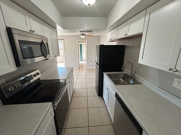 4th image of 6046 W Townley Ave