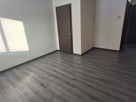 5th image of 306 Montgomery Ave